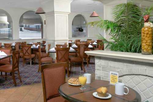 Holiday Inn Fishermans Wharf 006